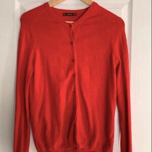 Gilet en maille rouge Zara _ Red Knit Cardigan – Softness & Effortless Style